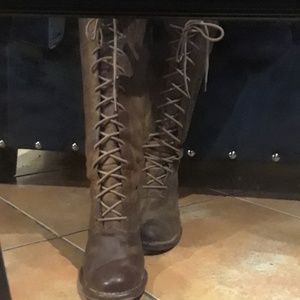 FRYE VILLAGER LACE UP HEELED BOOTS SZ 8